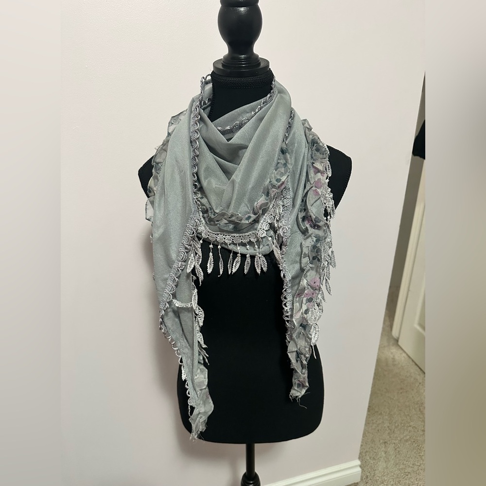 Women’s decorative scarf